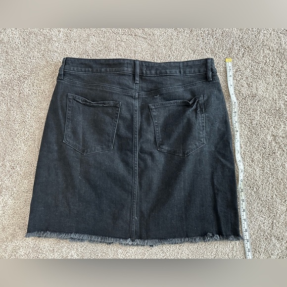 LOFT Black Denim Frayed Skirt NWT Size 10 - Picture 4 of 4
